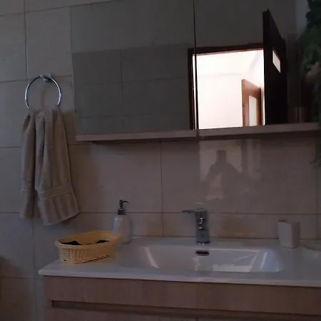 Kyrezis Apartment